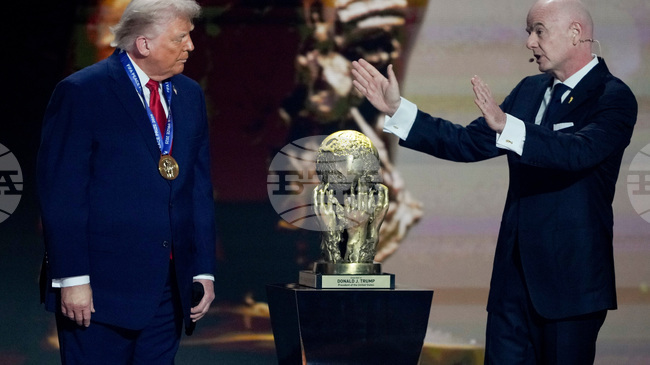 Тръмп получи Награда за мир на ФИФА на жребия за Световното първенство по футбол във Вашингтон