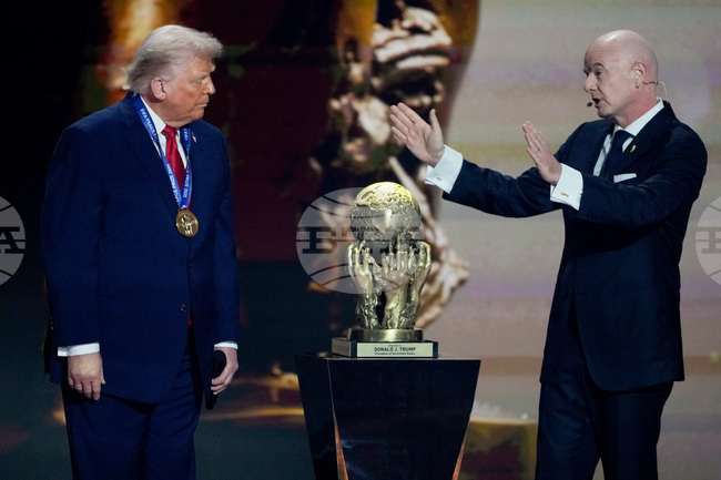 Тръмп получи Наградата за мир на ФИФА на жребия за Световното първенство по футбол във Вашингтон