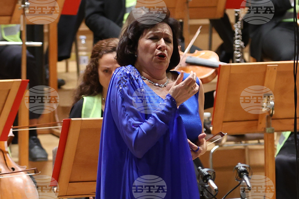 Зала "България" - албум "Моцарт - Стоянова" - представяне