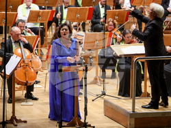 Зала "България" - албум "Моцарт - Стоянова" - представяне