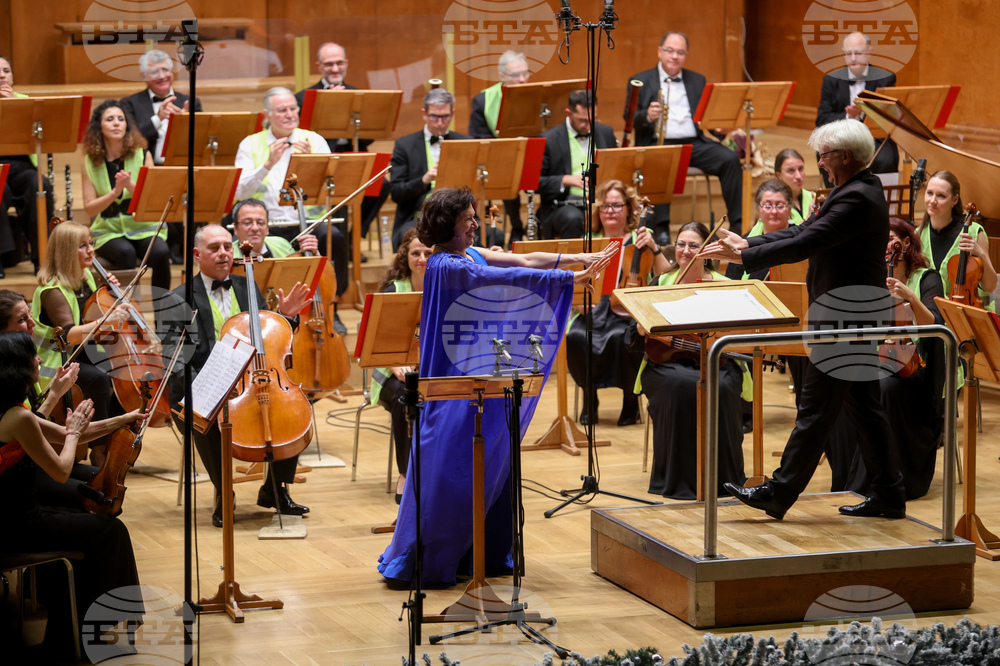 Зала "България" - албум "Моцарт - Стоянова" - представяне