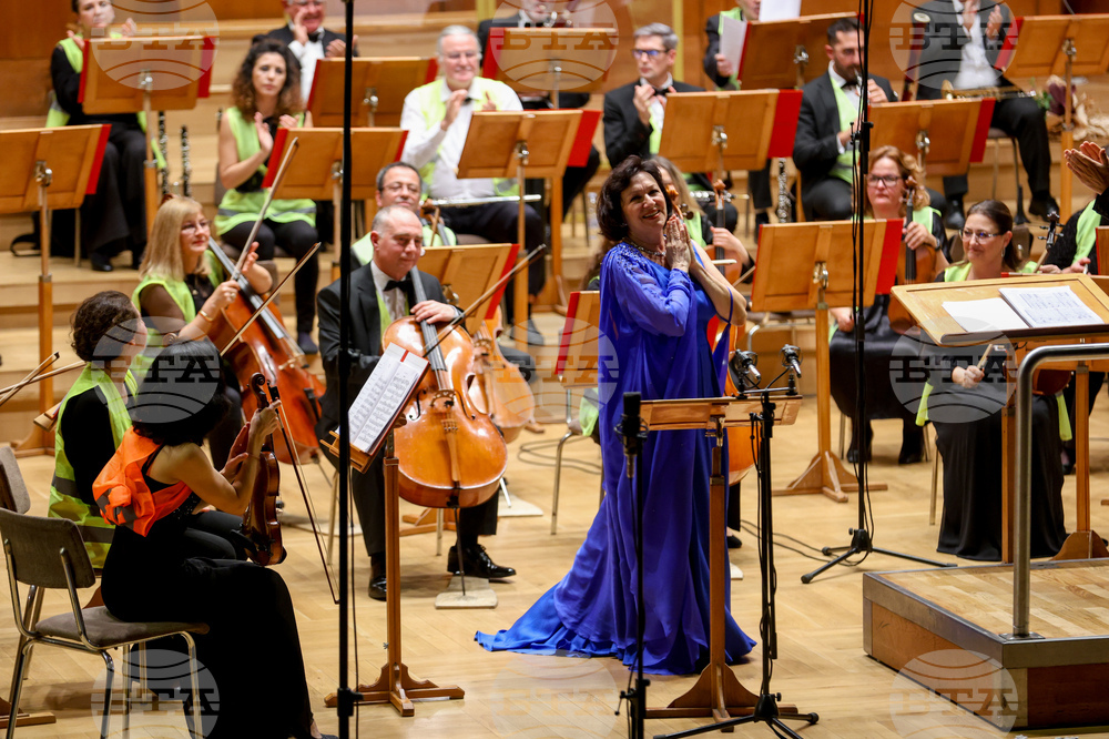 Зала "България" - албум "Моцарт - Стоянова" - представяне