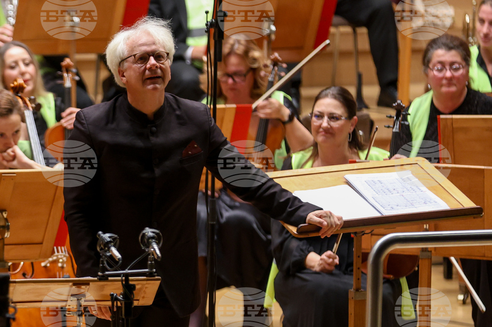 Зала "България" - албум "Моцарт - Стоянова" - представяне