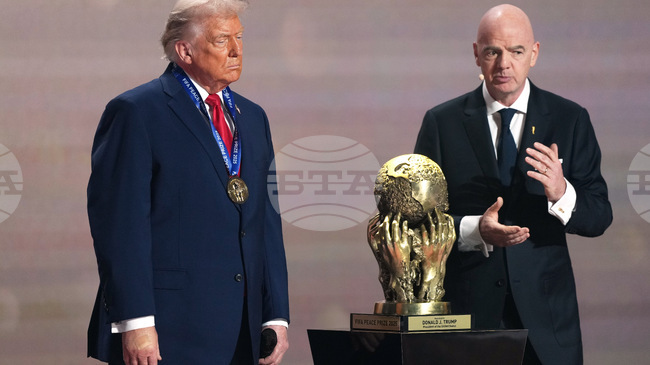 Президентът на ФИФА Джани Инфантино е обвинен в нарушаване на правилата относно политически неутралитет по отношение на президента на САЩ Доналд Тръмп