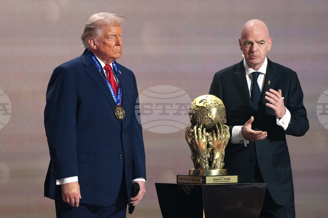 Президентът на ФИФА Джани Инфантино е обвинен в нарушаване на правилата относно политически неутралитет по отношение на президента на САЩ Доналд Тръмп