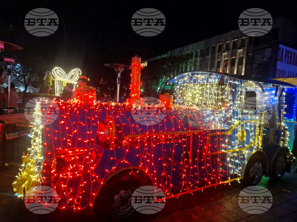 Пазарджик - коледна елха - празнични светлини