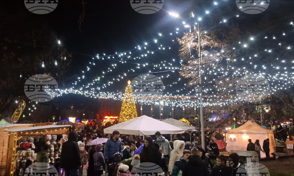 Пазарджик - коледна елха - празнични светлини