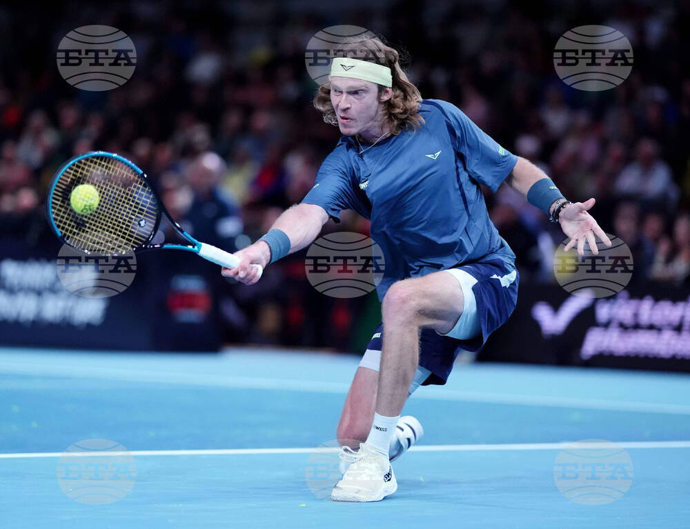 Андрей Рубльов разкри, че треньорският му щаб, начело с Марат Сафин, налага интензивна подготовка за новия сезон