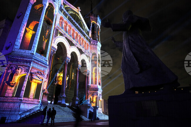 France Daily Life Holiday Lights