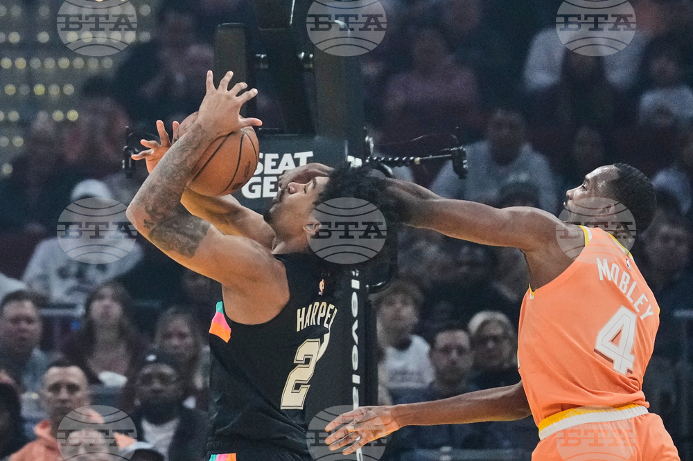 Spurs Cavaliers Basketball