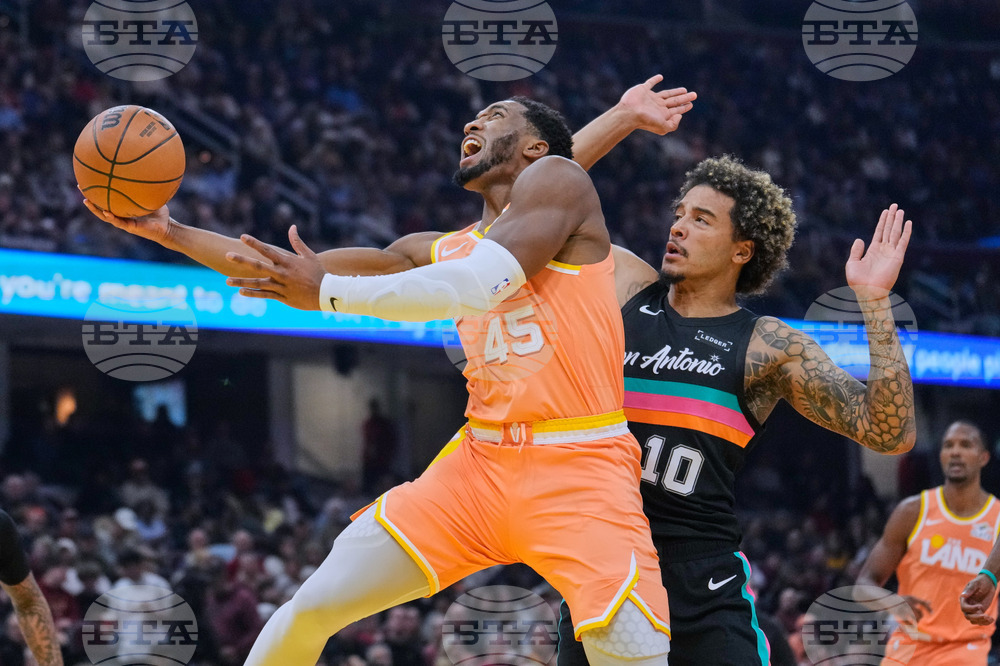 Spurs Cavaliers Basketball