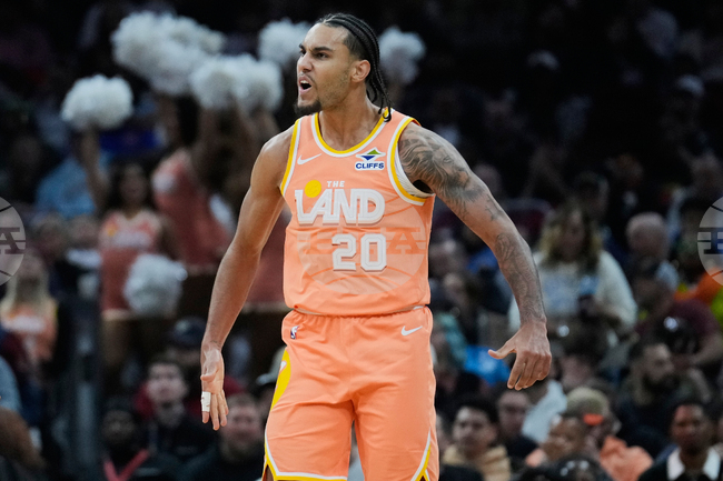 APTOPIX Spurs Cavaliers Basketball