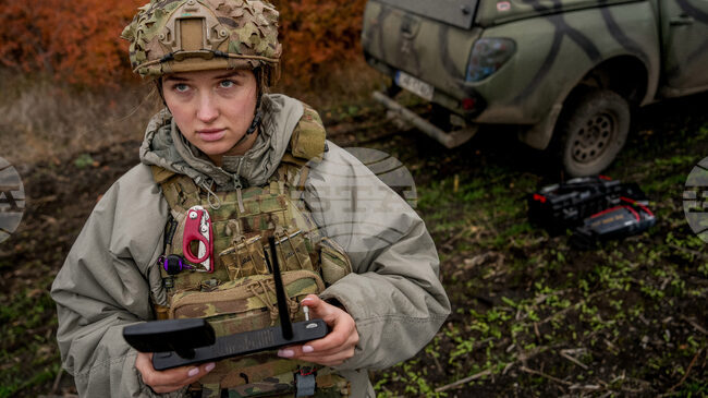 Украинските сили за противовъздушна отбрана унищожиха 585 руски дрона и 30 ракети през изминалата нощ, обяви Киев