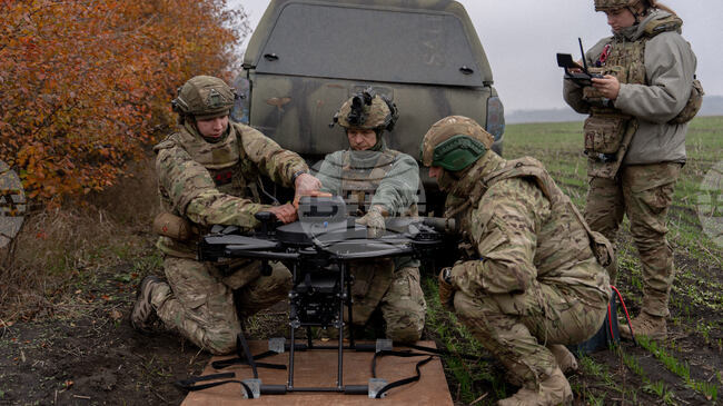 Украински дронове са ударили две руски нефтени платформи в Каспийско море, съобщава източник от украинските служби за сигурност 