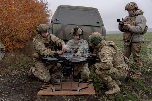 Украински дронове са ударили две руски нефтени платформи в Каспийско море, съобщава източник от украинските служби за сигурност 