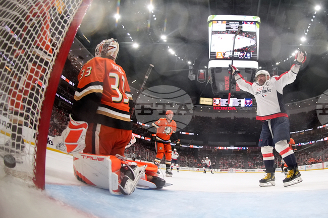 Анахайм победи Вашингтон след дузпи в мач от НХЛ