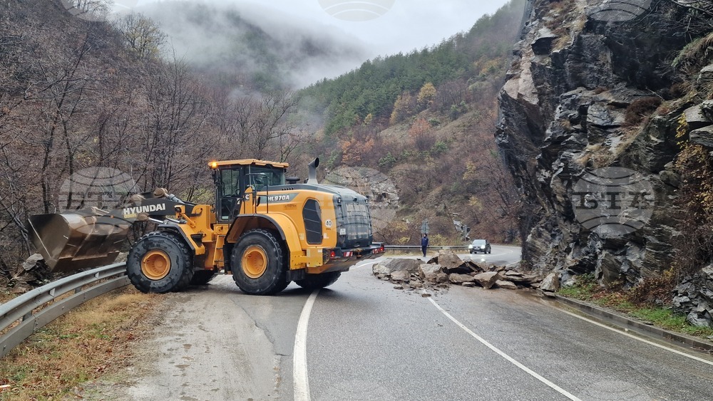Асеновград-Смолян - свлачище - път 
