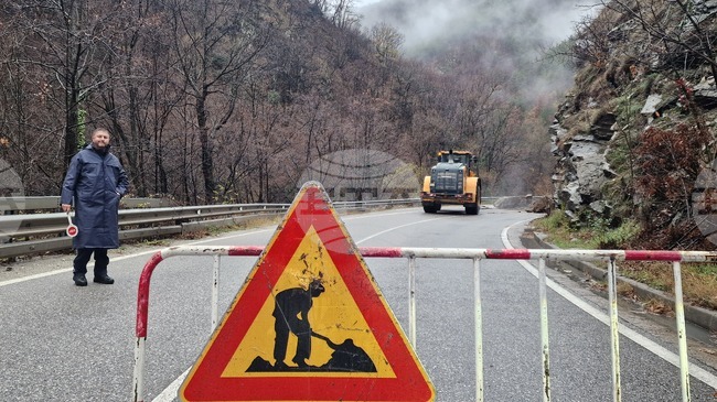 Спират движението по пътя Асеновград - Смолян утре за час заради обрушване на скатове