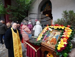 Митрополитски храм „Св. Николай Мирликийски“ - света литургия