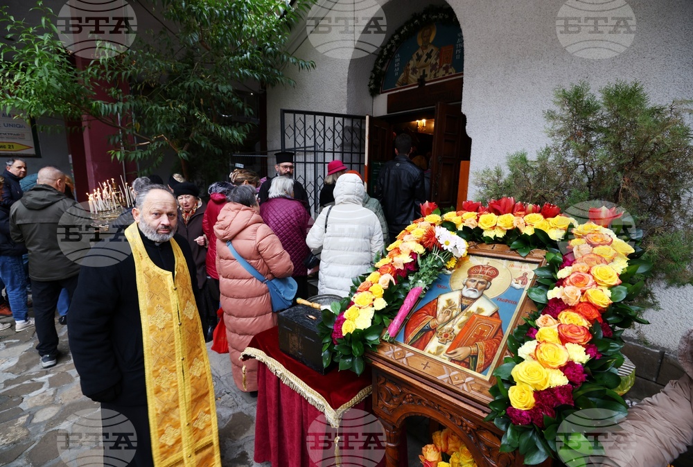 Митрополитски храм „Св. Николай Мирликийски“ - света литургия