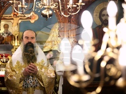 Митрополитски храм „Св. Николай Мирликийски“ - света литургия