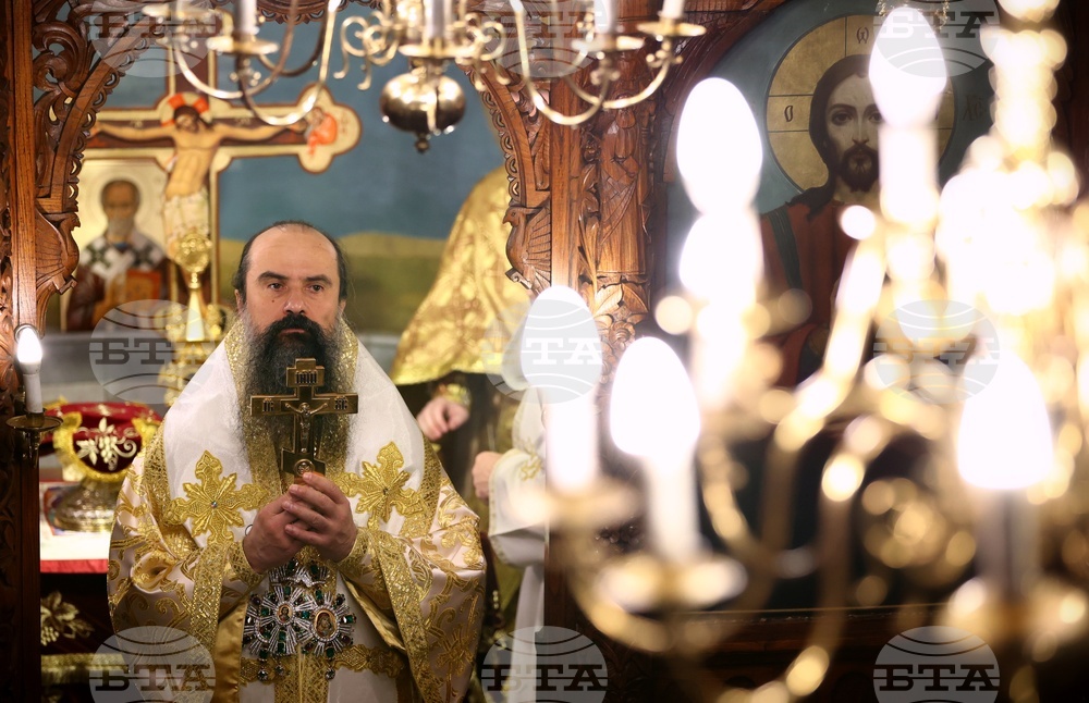 Митрополитски храм „Св. Николай Мирликийски“ - света литургия