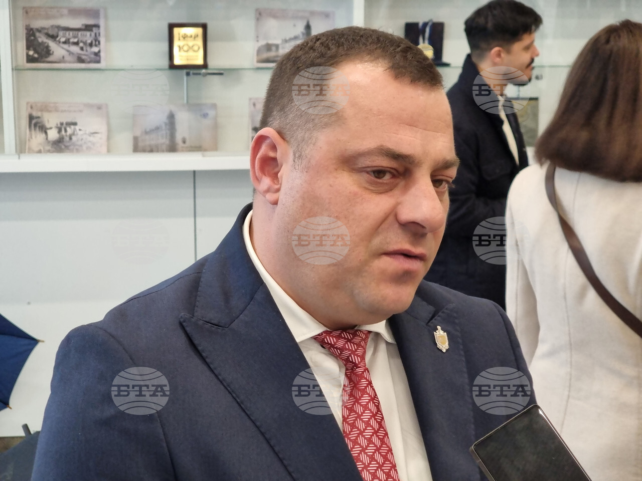 Заседналият край Ахтопол танкер е стабилизиран, каза областният управител на Област Бургас Владимир Крумов