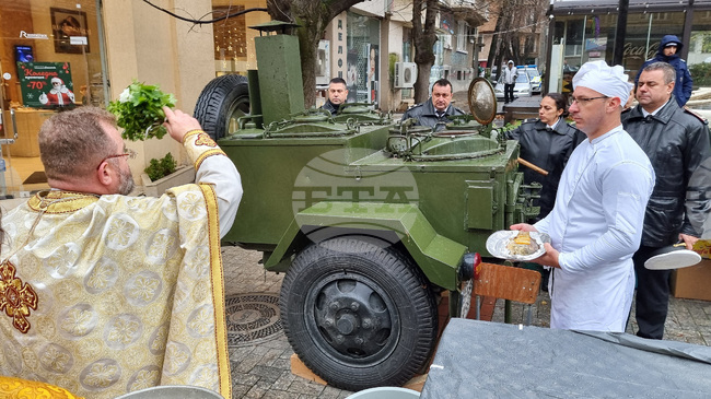 С молебен за здраве и рибен курбан варненци отбелязаха Никулден