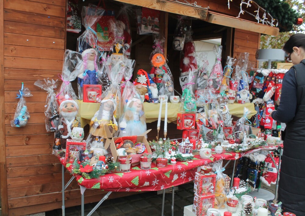 Коледният базар в Свиленград тази година е само с местни производители и занаятчии