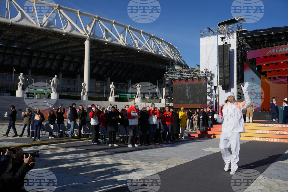 CORRECTION Italy Olympics Milan Cortina Flame