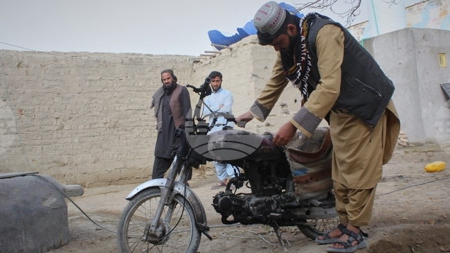 Петима души бяха убити, а осем - ранени, при размяната на огън между афганистанските и пакистанските сили по границата тази нощ
