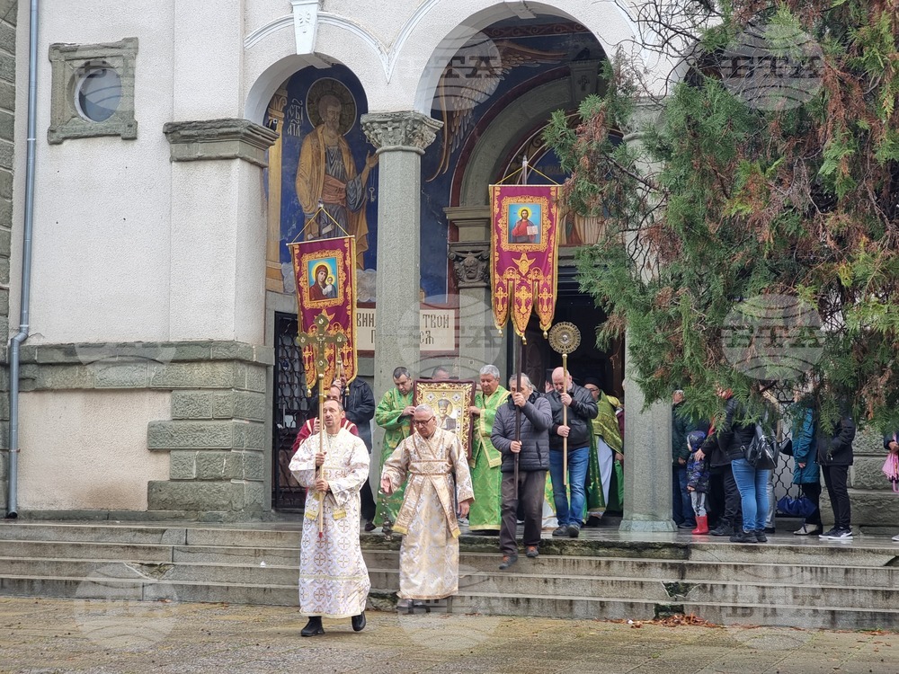 Ямбол - литийно шествие - икона с мощи на свети Николай Мирликийски Чудотворец