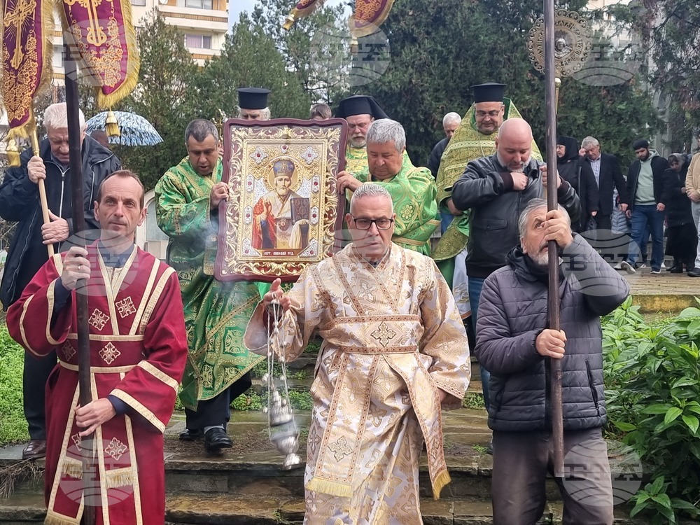 Ямбол - литийно шествие - икона с мощи на свети Николай Мирликийски Чудотворец