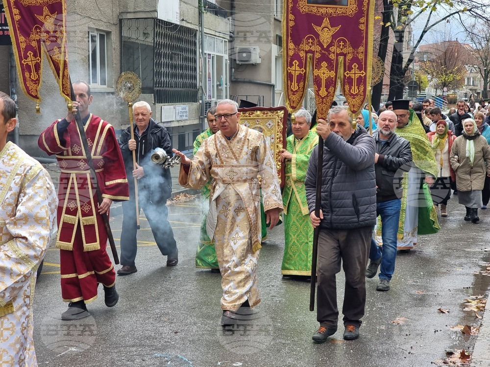 Ямбол - литийно шествие - икона с мощи на свети Николай Мирликийски Чудотворец