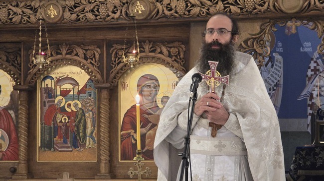 Колкото са многобройни звездите на небето, толкова са и чудесата, които Свети Николай е извършил, каза отец Михаил Ковачев в Ловеч