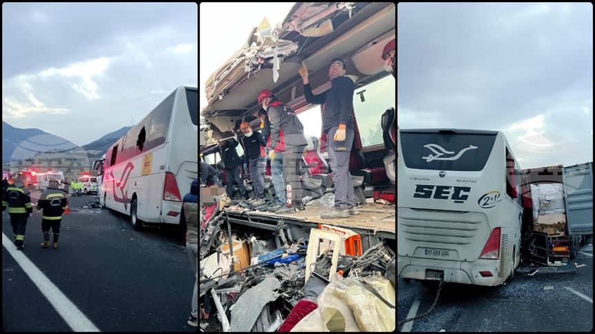 Седем загинали и 11 ранени при катастрофа между автобус и камион в Южна Турция