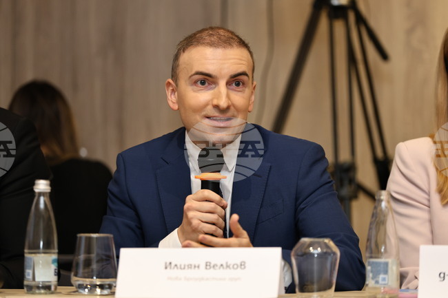 Нови атракции и надграждане на съществуващите са нужни за силен сезон, каза Илиян Велков от "Нова броудкастинг груп" на форума на БТА в Пампорово