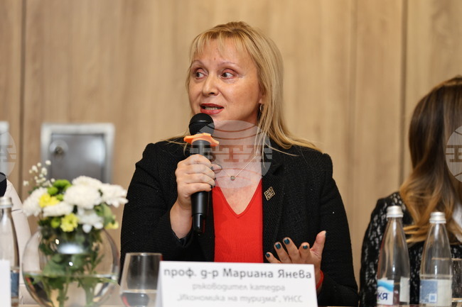 Позитивните послания в туризма са изключително важни, каза проф. д-р Мариана Янева, ръководител на катедра "Икономика на туризма" на УНСС на форум на БТА в Пампорово