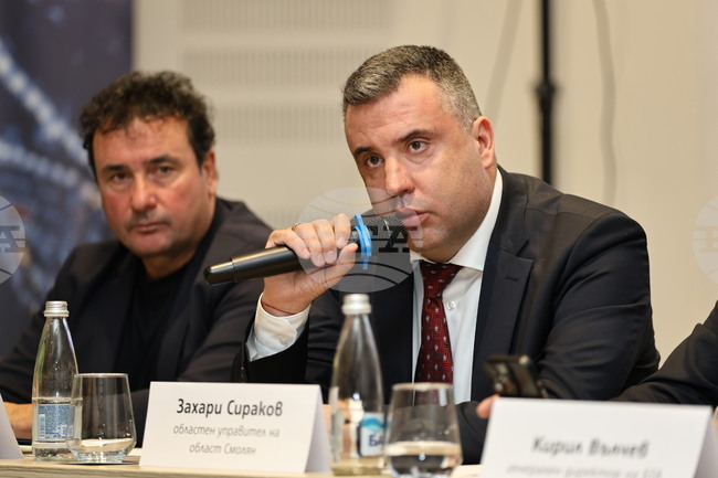 Надяваме се в най-скоро време да бъде отворен Беломорският проход, каза областният управител на Смолян на въпрос на олимпийската шампионка по биатлон Екатерина Дафовска