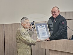 Бургас - „Почетен гражданин на Бургас“ - тържествено заседание на Общински съвет