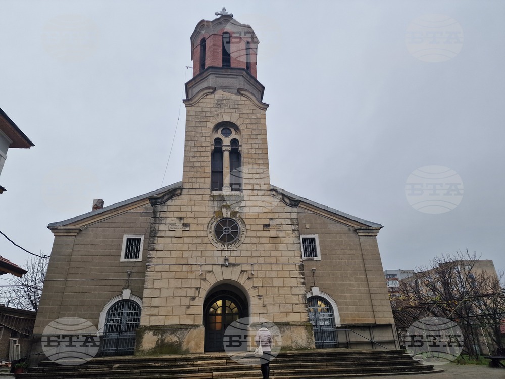 Разград - църква "Св. Николай Мирликийски Чудотворец" – света литургия