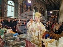 Разград - църква "Св. Николай Мирликийски Чудотворец" – света литургия