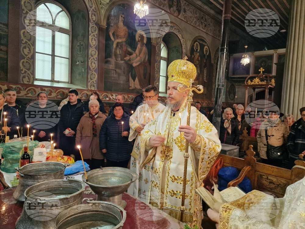 Разград - църква "Св. Николай Мирликийски Чудотворец" – света литургия