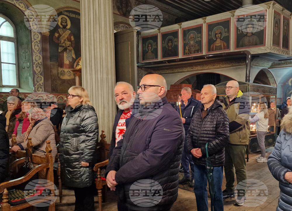 Разград - църква "Св. Николай Мирликийски Чудотворец" – света литургия