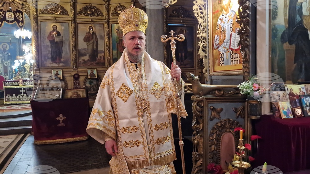 Разград - църква "Св. Николай Мирликийски Чудотворец" – света литургия