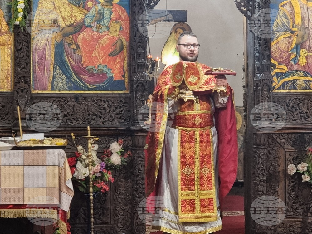 Плевен - църква "Свети Николай" - литургия