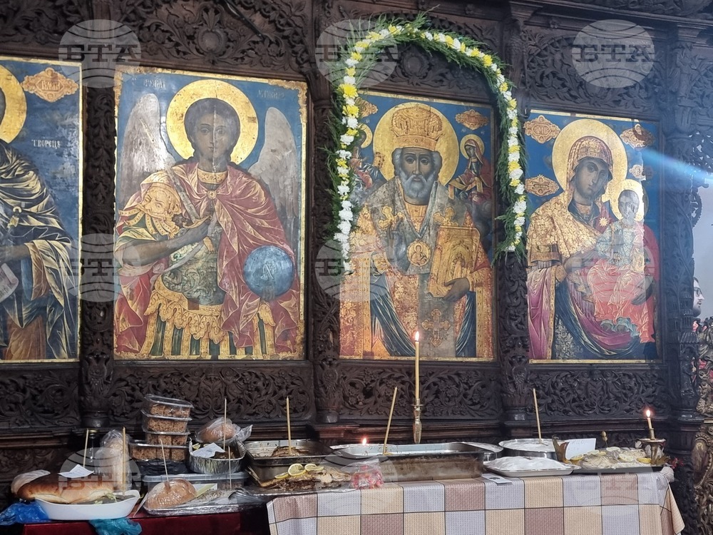 Плевен - църква "Свети Николай" - литургия