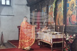 Плевен - църква "Свети Николай" - литургия