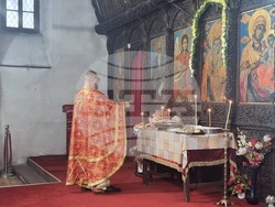 Плевен - църква "Свети Николай" - литургия