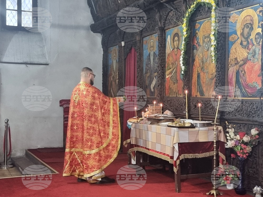 Плевен - църква "Свети Николай" - литургия